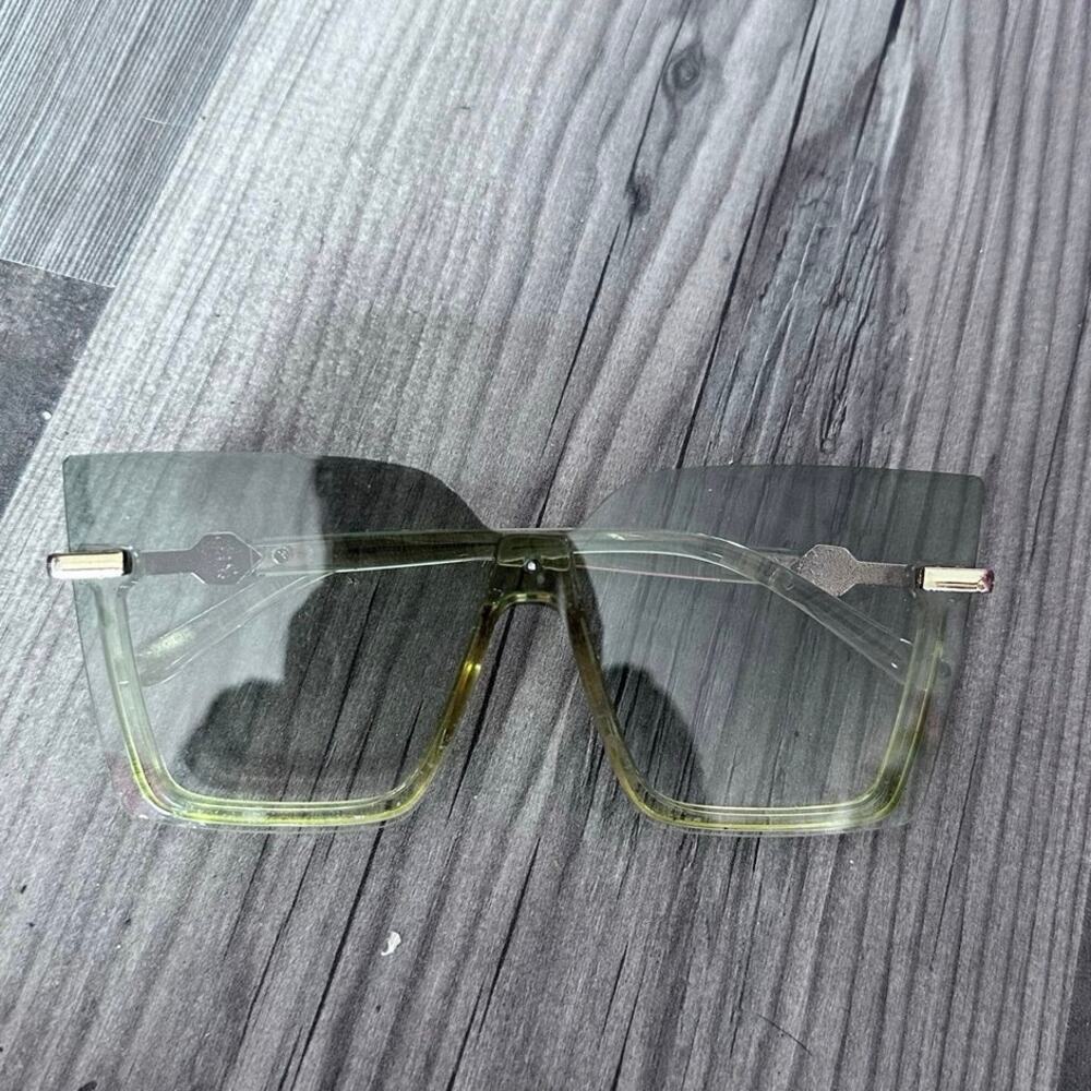 Green fashion sunglasses glasses cateye style